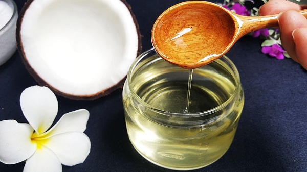 Cách sử dụng dầu dừa cho da mặt nhờn